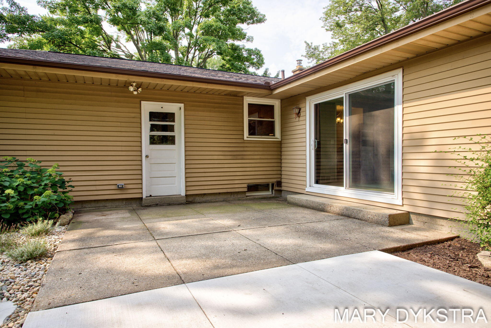 585 Huizenga Avenue Zeeland MI 49464