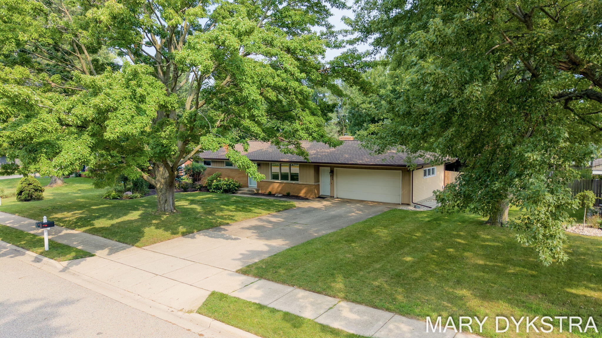 585 Huizenga Avenue Zeeland MI 49464