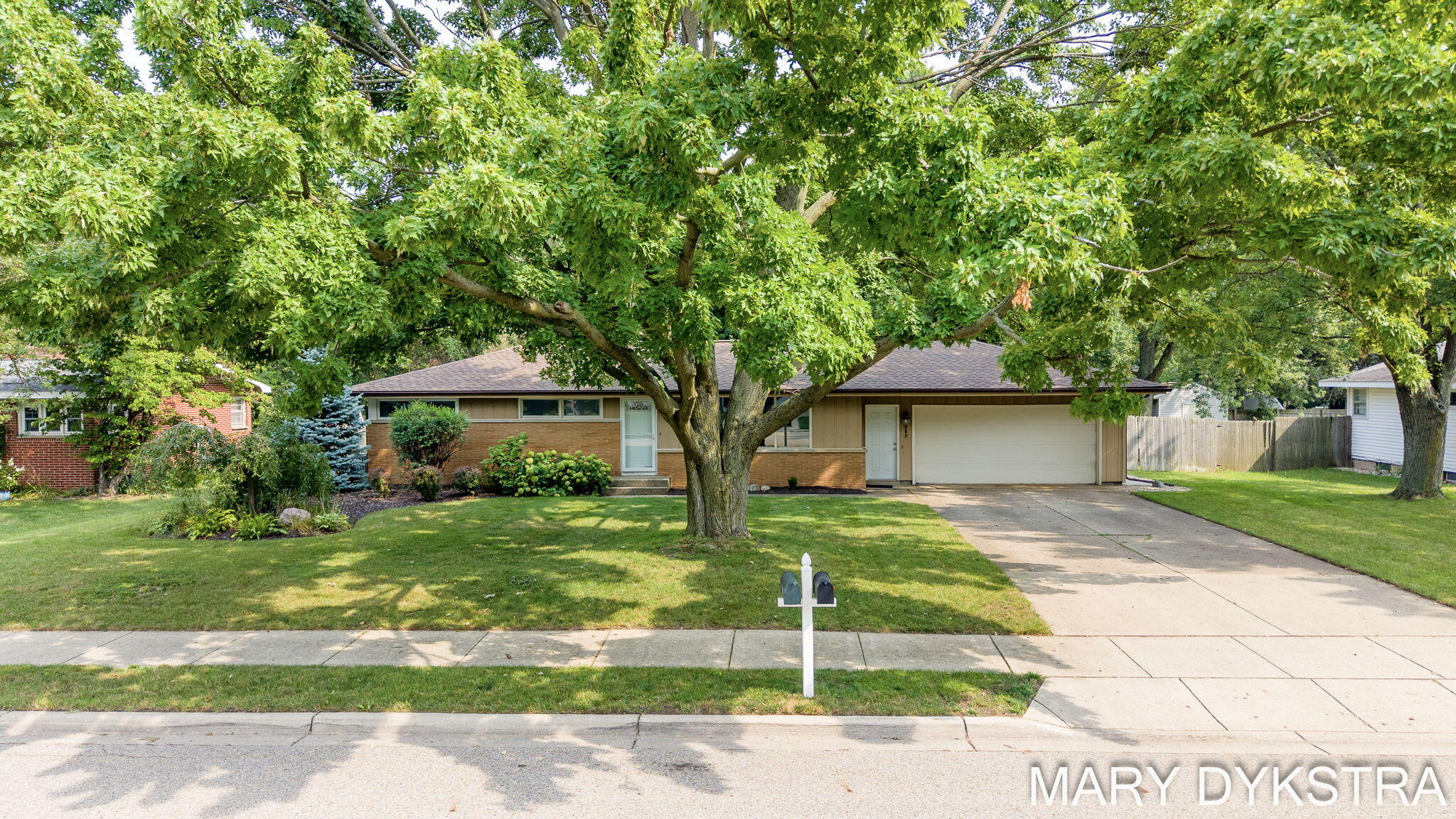 585 Huizenga Avenue Zeeland MI 49464