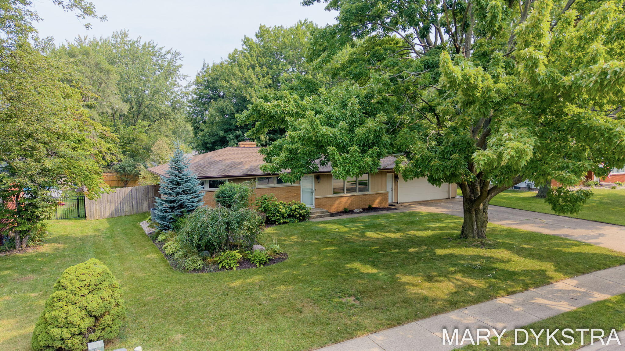 585 Huizenga Avenue Zeeland MI 49464