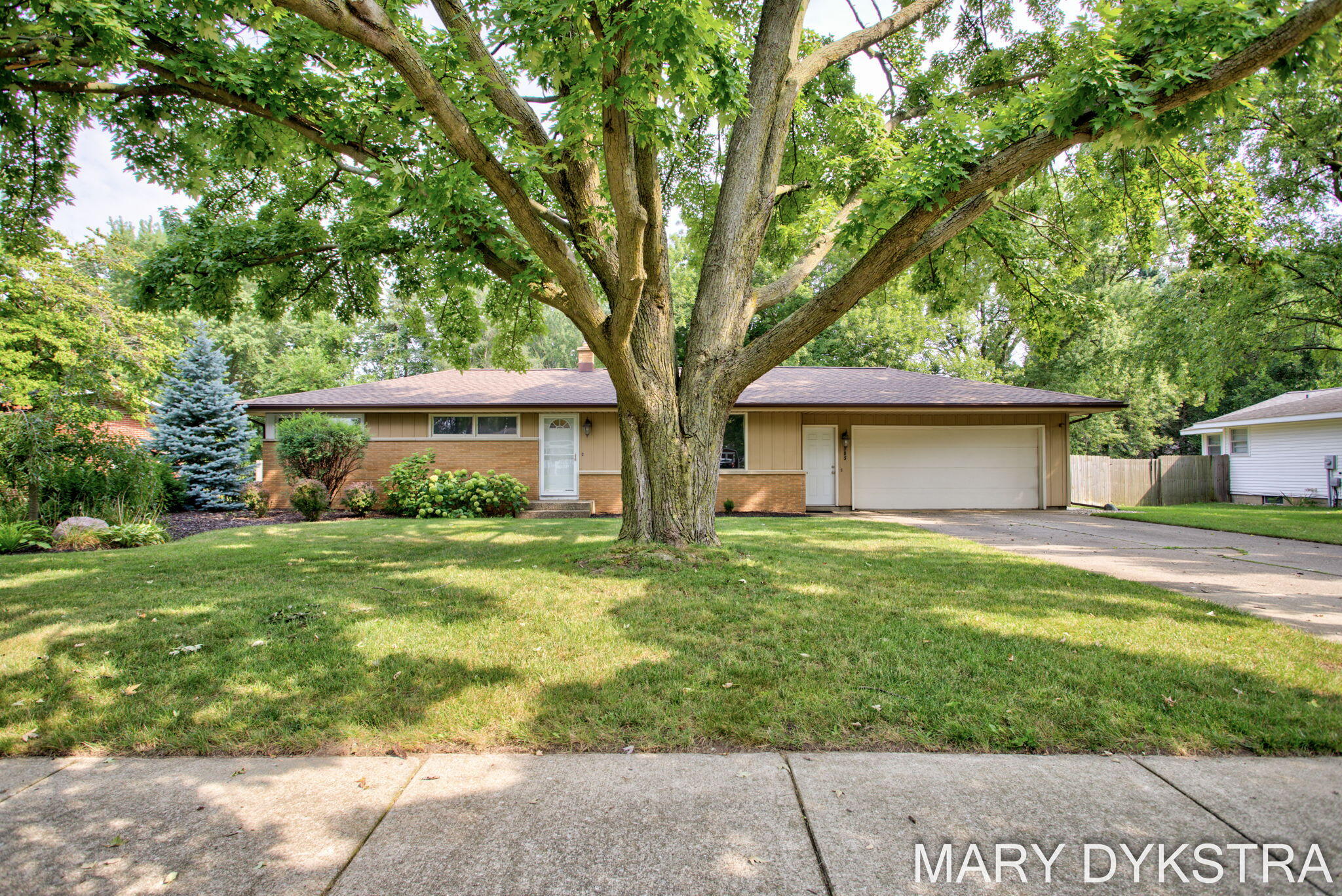 585 Huizenga Avenue Zeeland MI 49464
