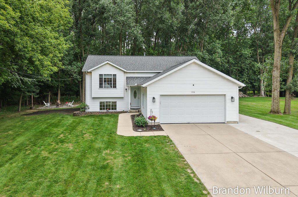 938 Kusterer Drive NW Grand Rapids MI 49534