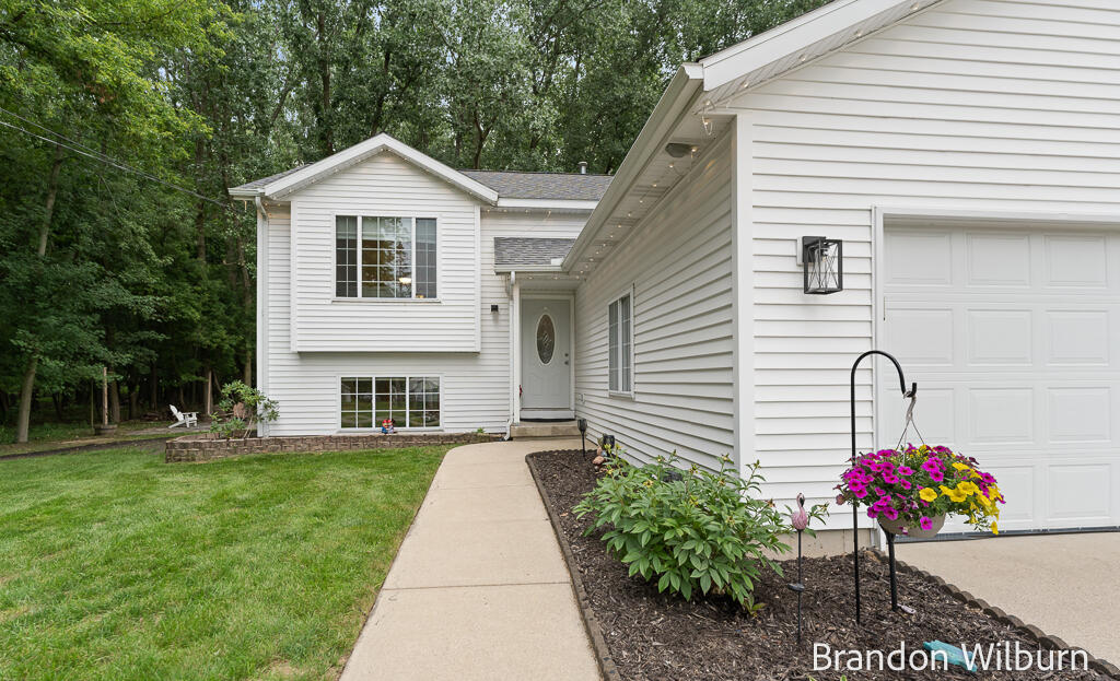 938 Kusterer Drive NW Grand Rapids MI 49534