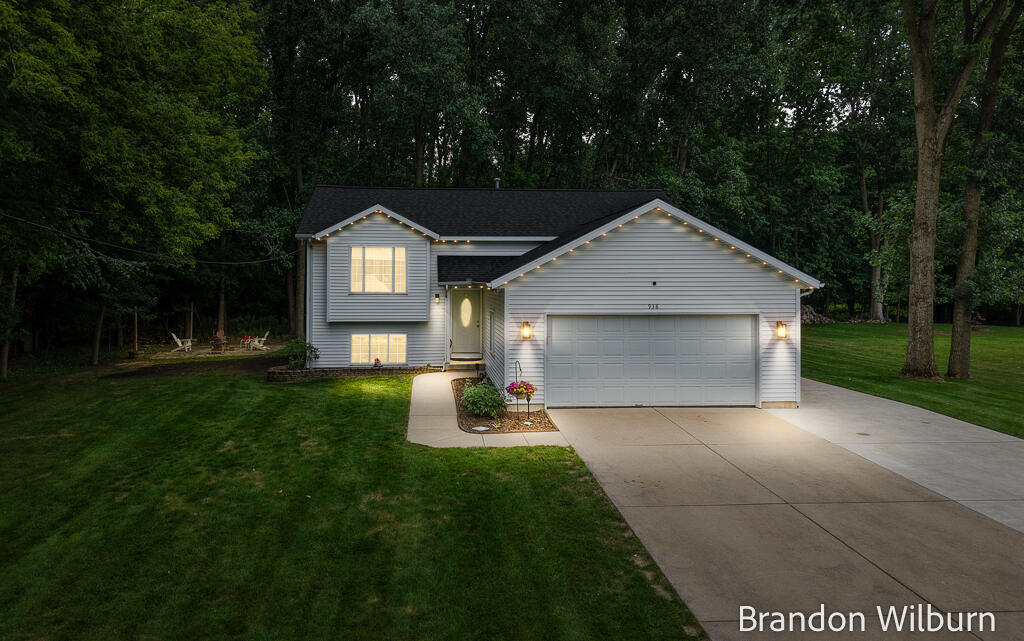 938 Kusterer Drive NW Grand Rapids MI 49534