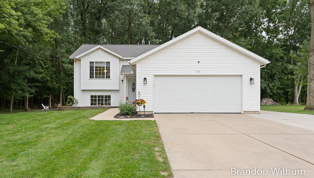 938 Kusterer Drive NW Grand Rapids MI 49534