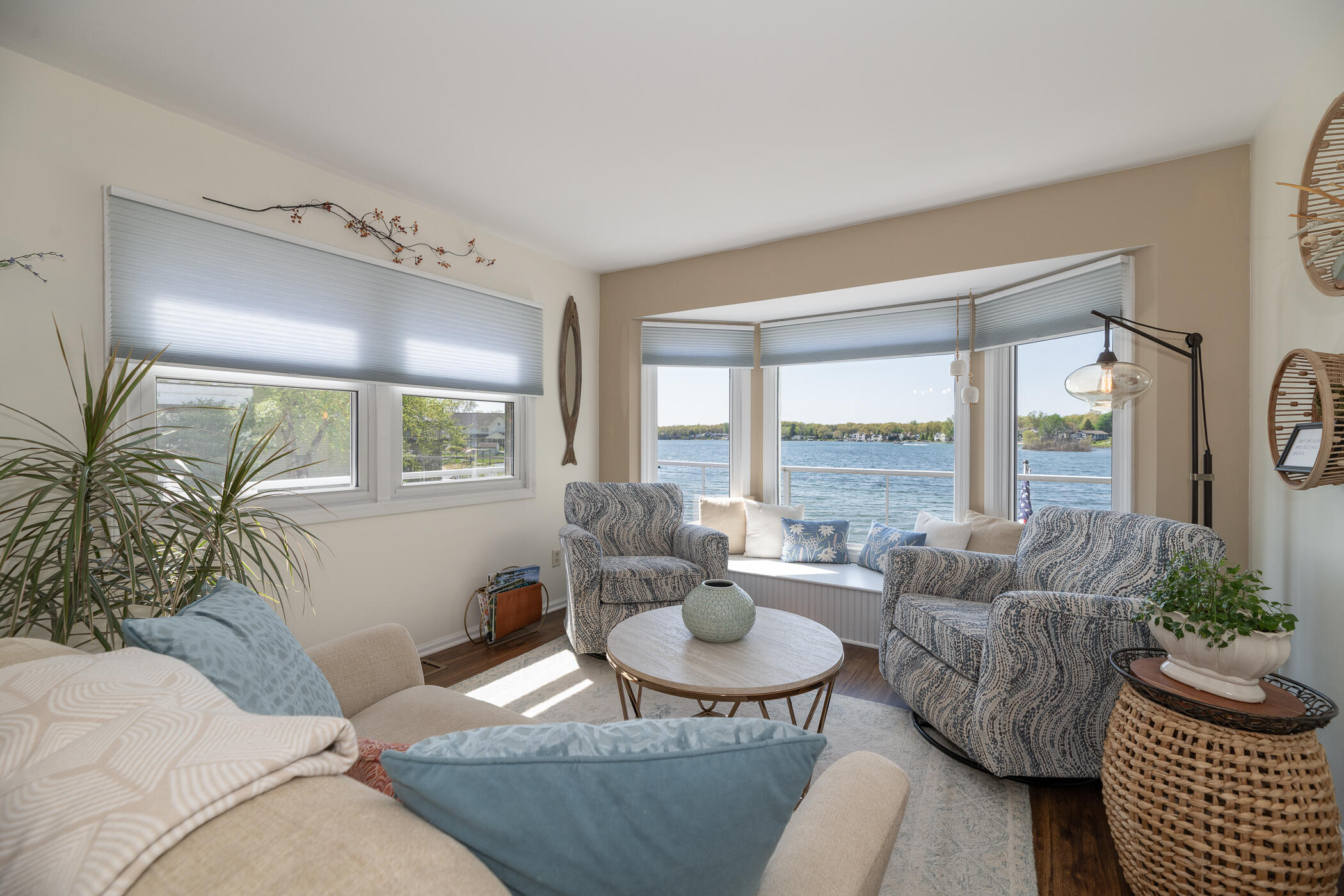 1401 E Crooked Lake Drive Kalamazoo MI 49009