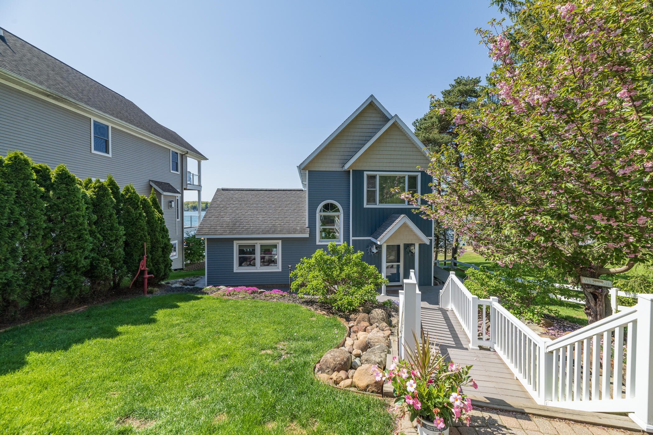 1401 E Crooked Lake Drive Kalamazoo MI 49009