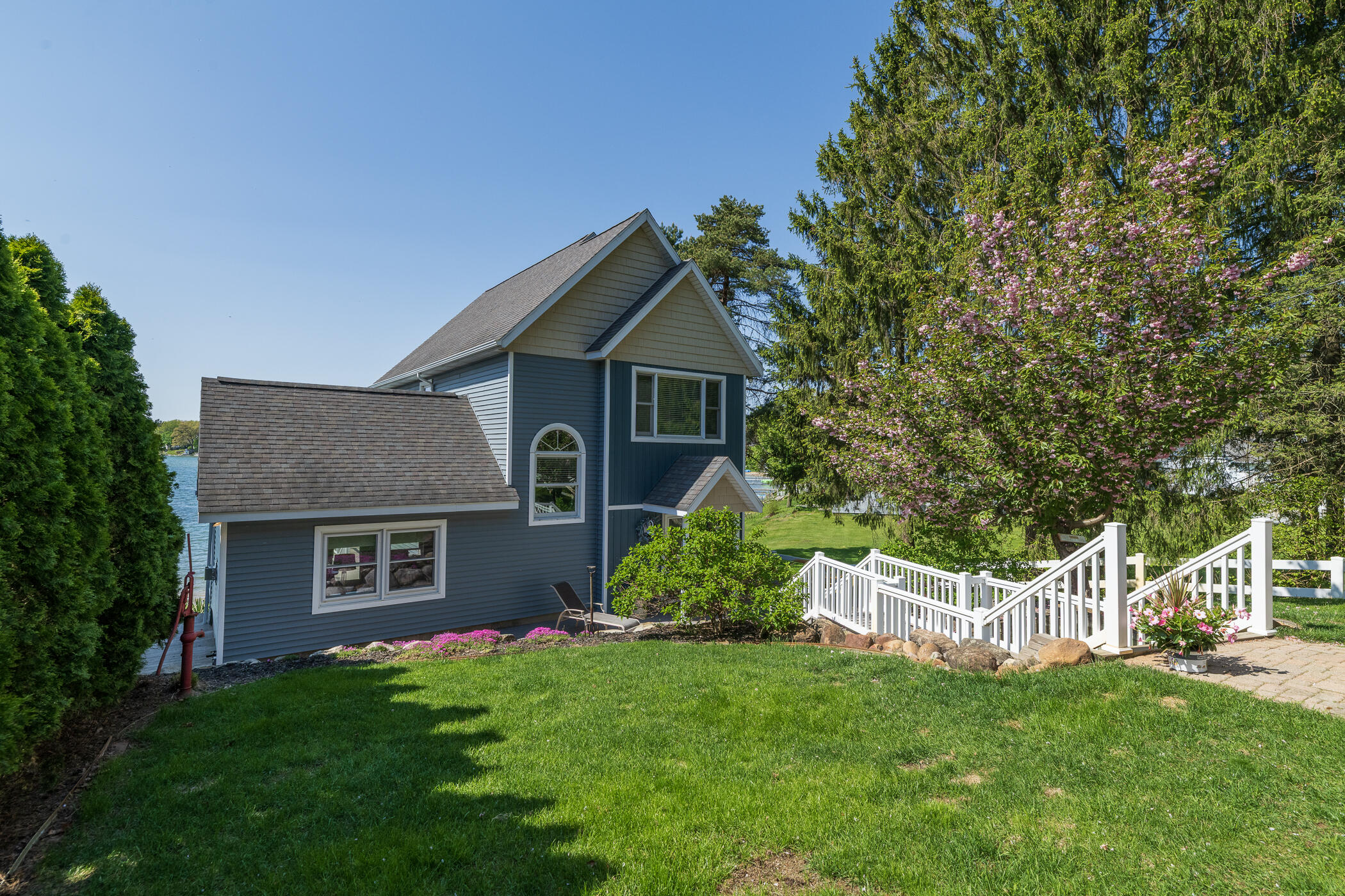 1401 E Crooked Lake Drive Kalamazoo MI 49009