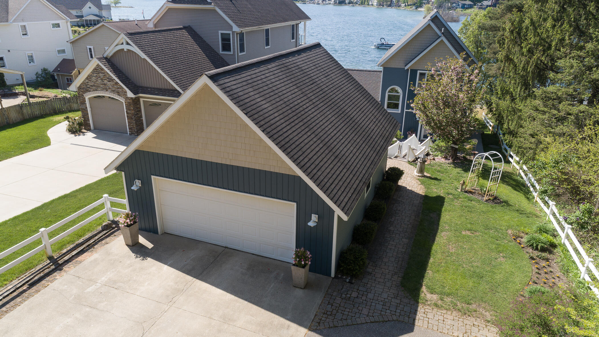 1401 E Crooked Lake Drive Kalamazoo MI 49009