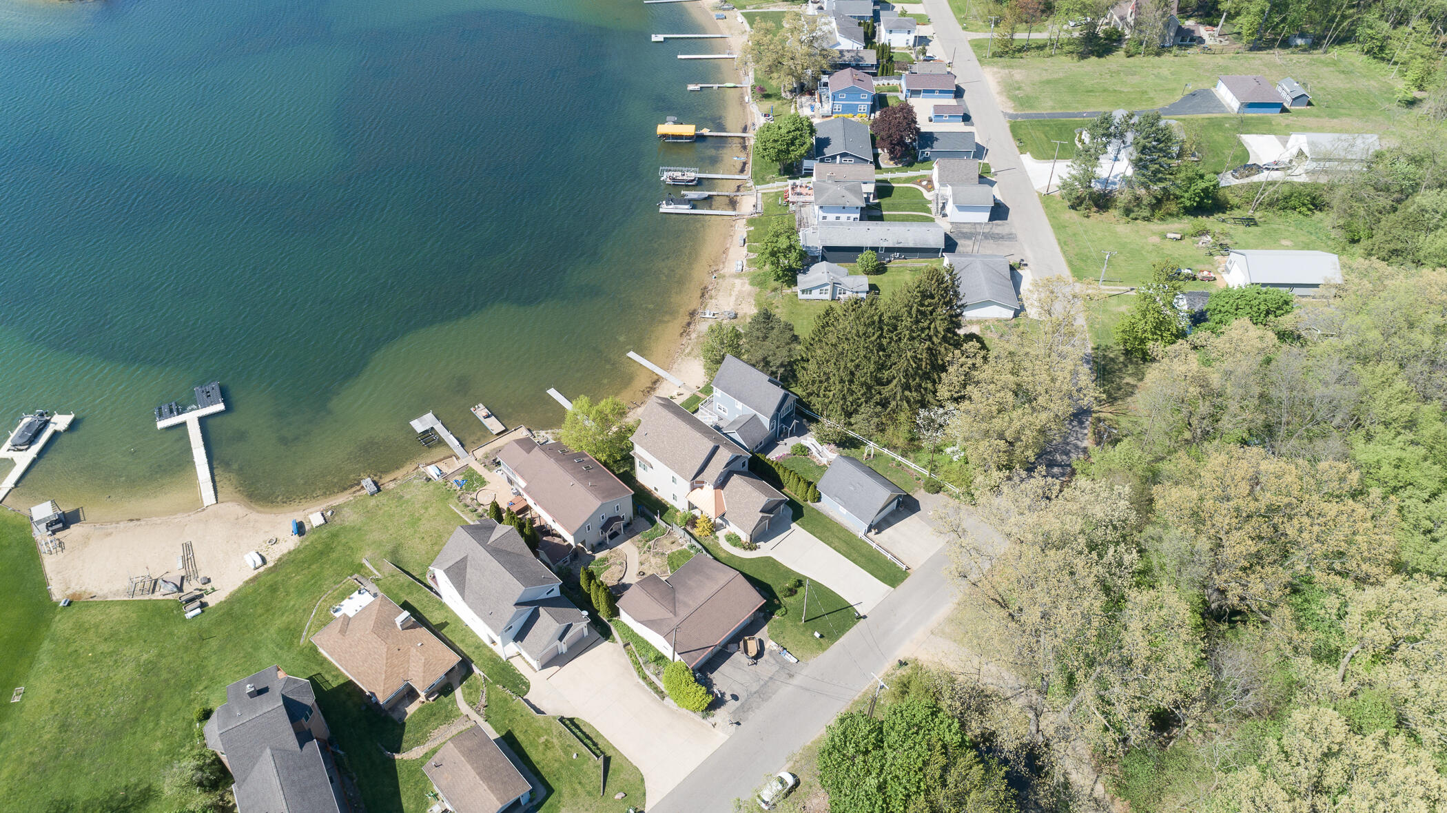 1401 E Crooked Lake Drive Kalamazoo MI 49009