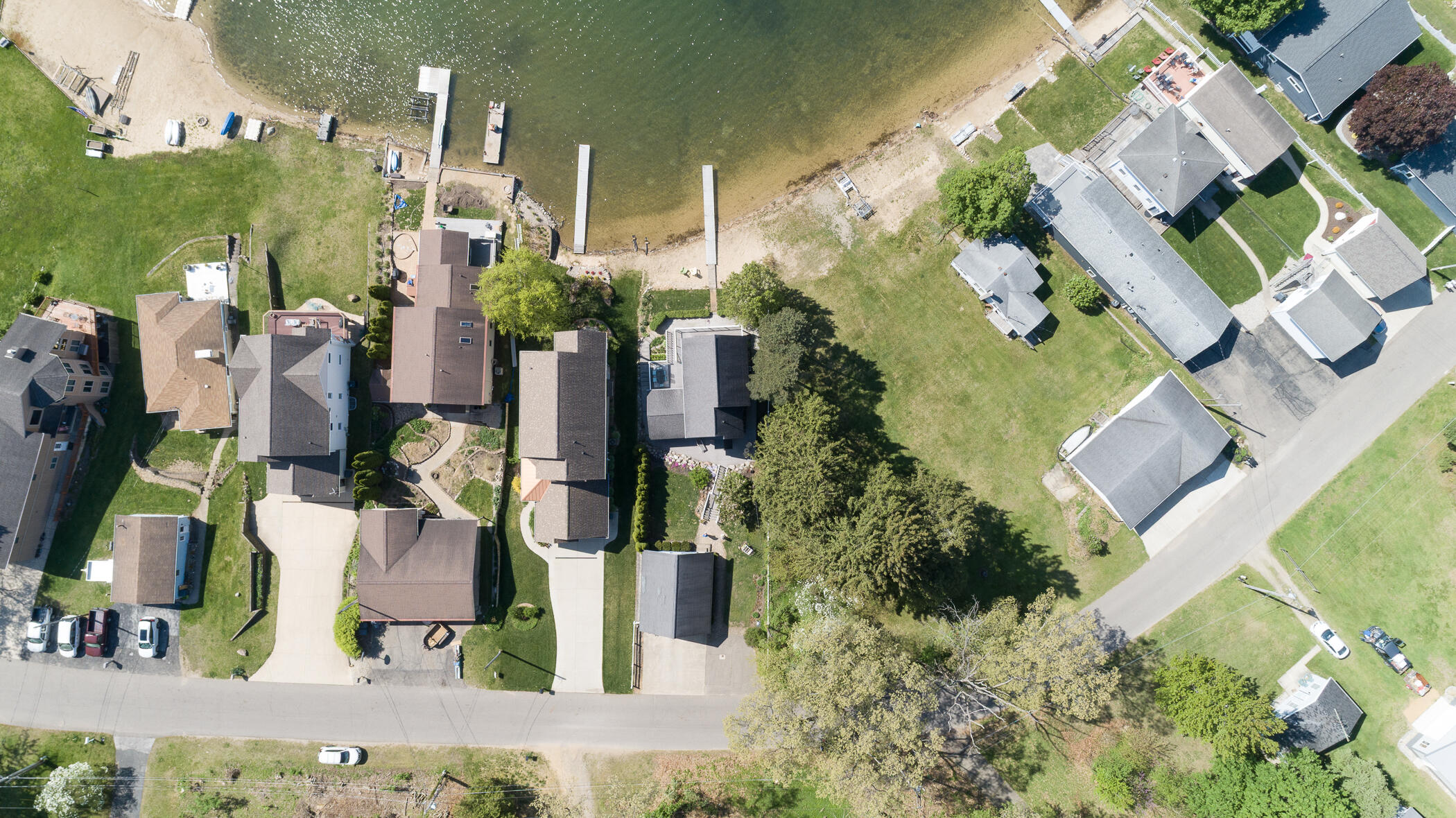 1401 E Crooked Lake Drive Kalamazoo MI 49009