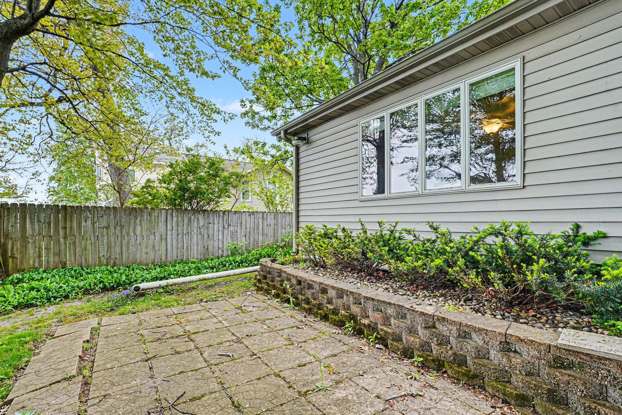 9525 Woodlawn Drive Portage MI 49002
