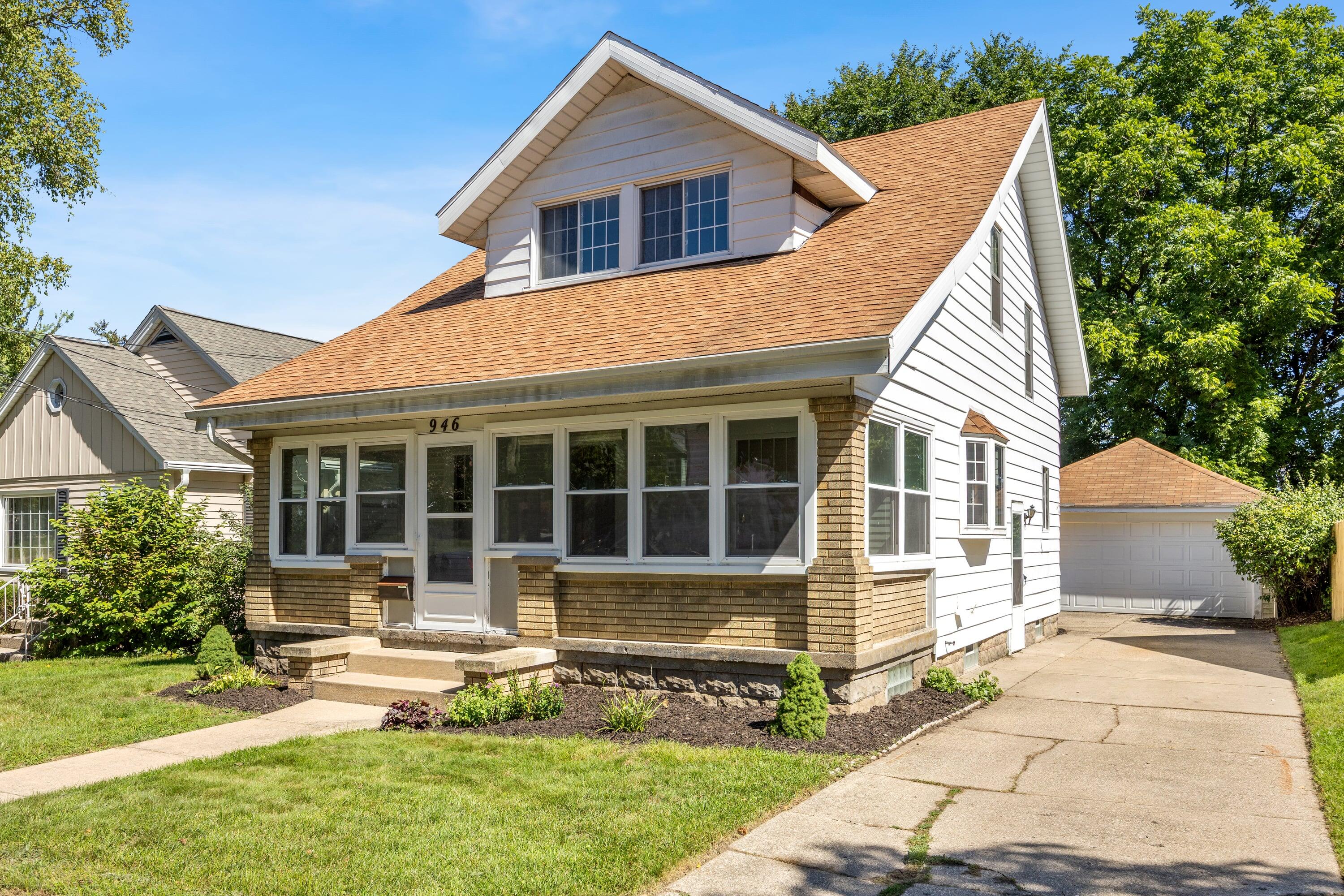 946 Frederick Avenue NW Grand Rapids MI 49504