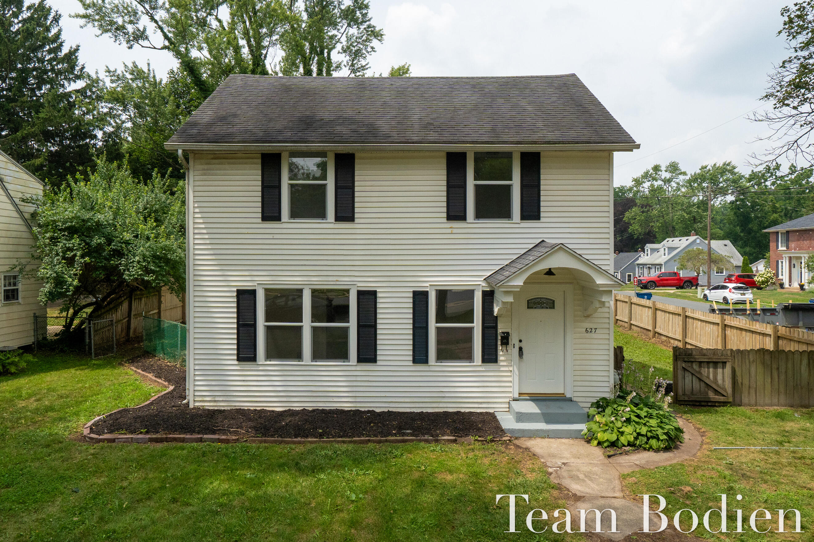 627 Pinehurst Boulevard Kalamazoo MI 49006