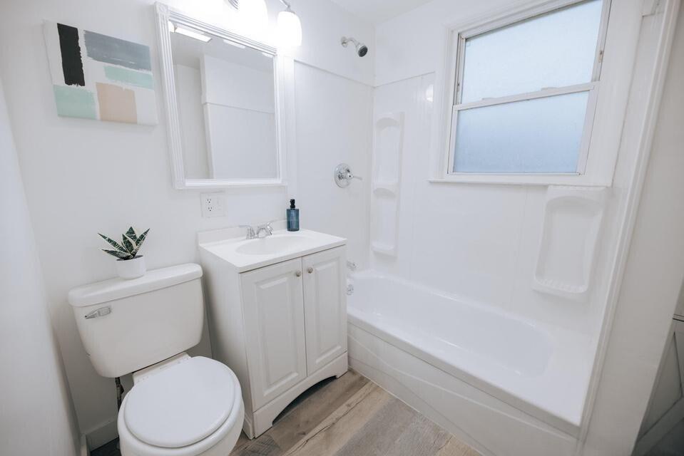 672 E Isabella Avenue Muskegon MI 49442