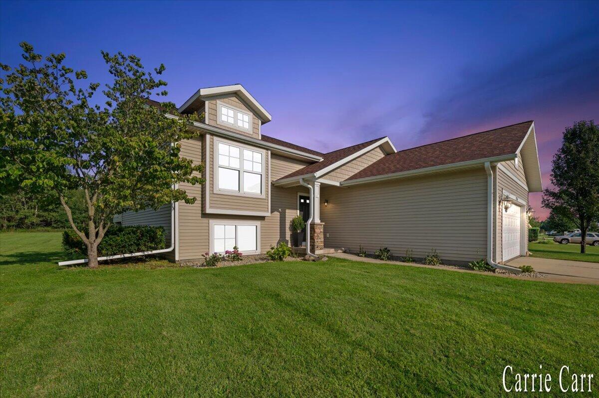 9764 Hessler Crossing Rockford MI 49341