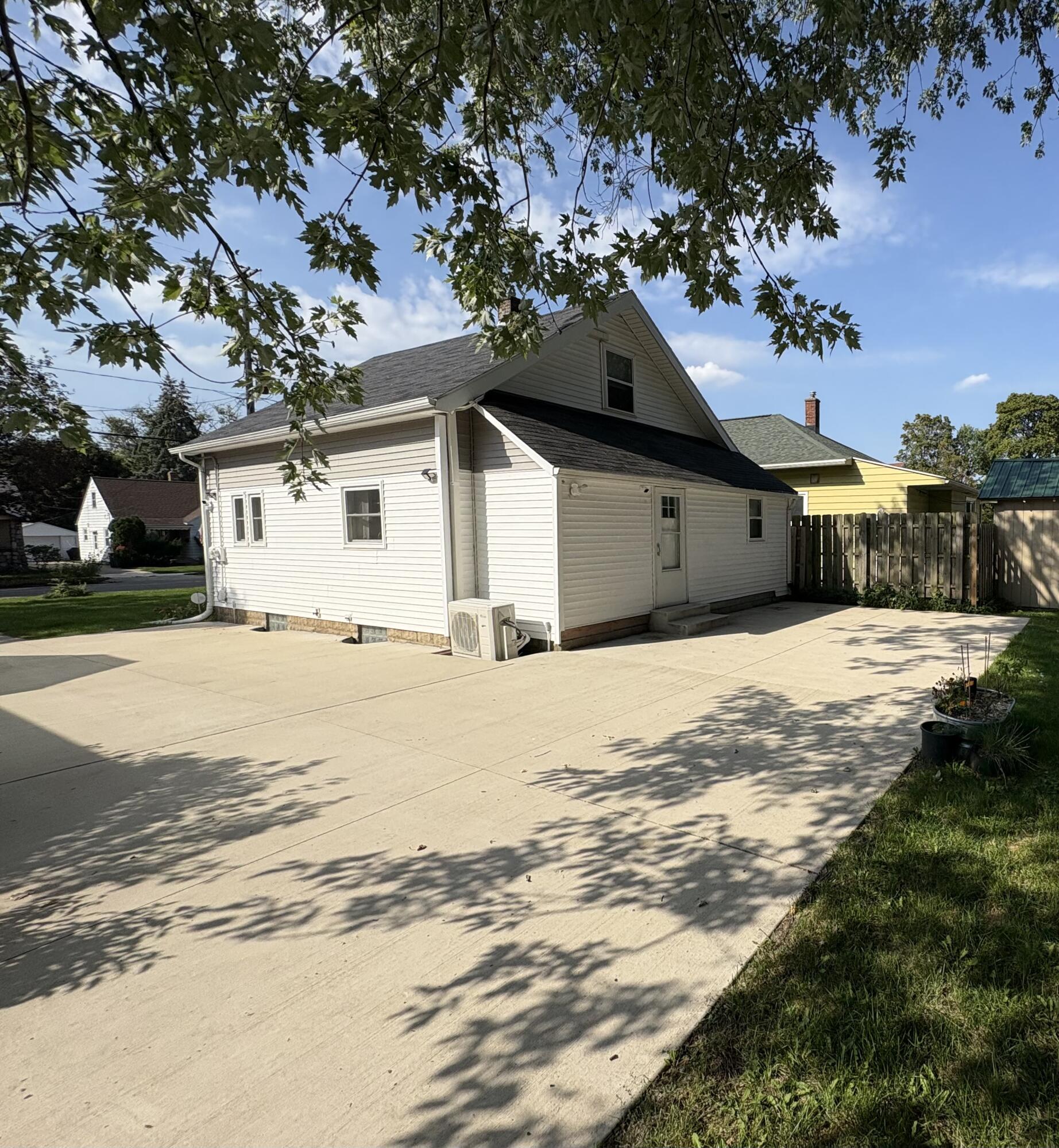 1256 Diamond Avenue NE Grand Rapids MI 49505