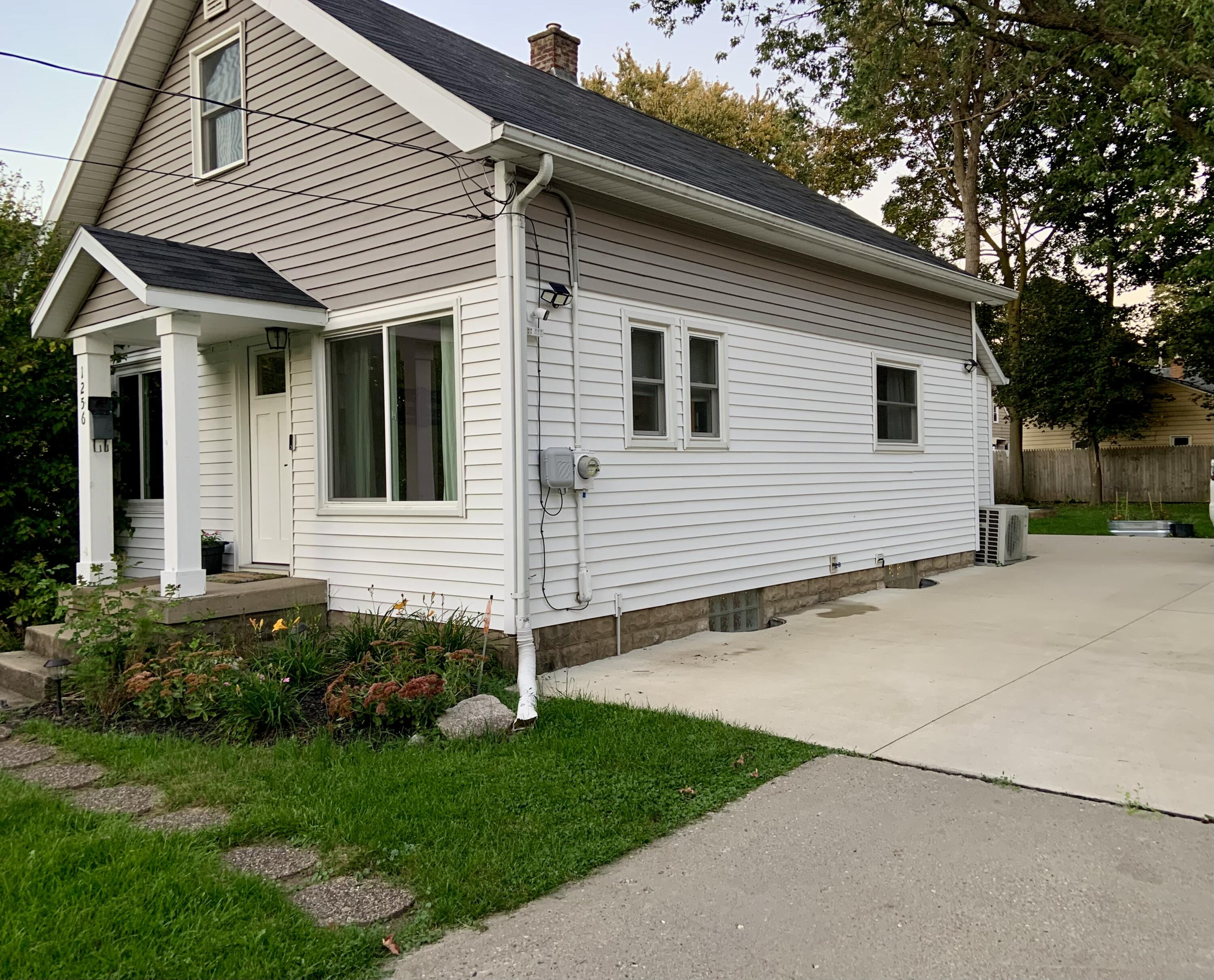 1256 Diamond Avenue NE Grand Rapids MI 49505