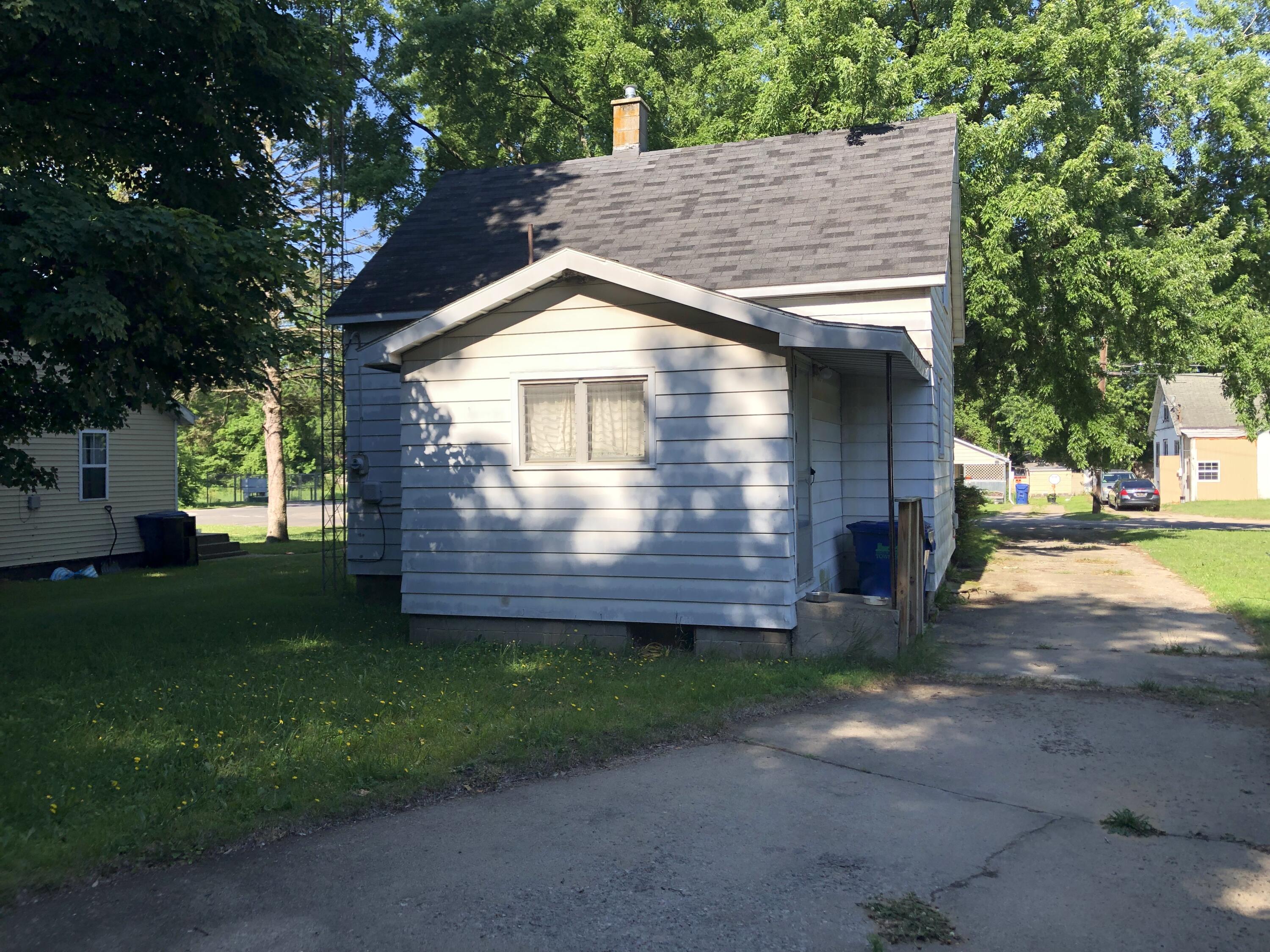 1483 Rose Avenue Benton Harbor MI 49022