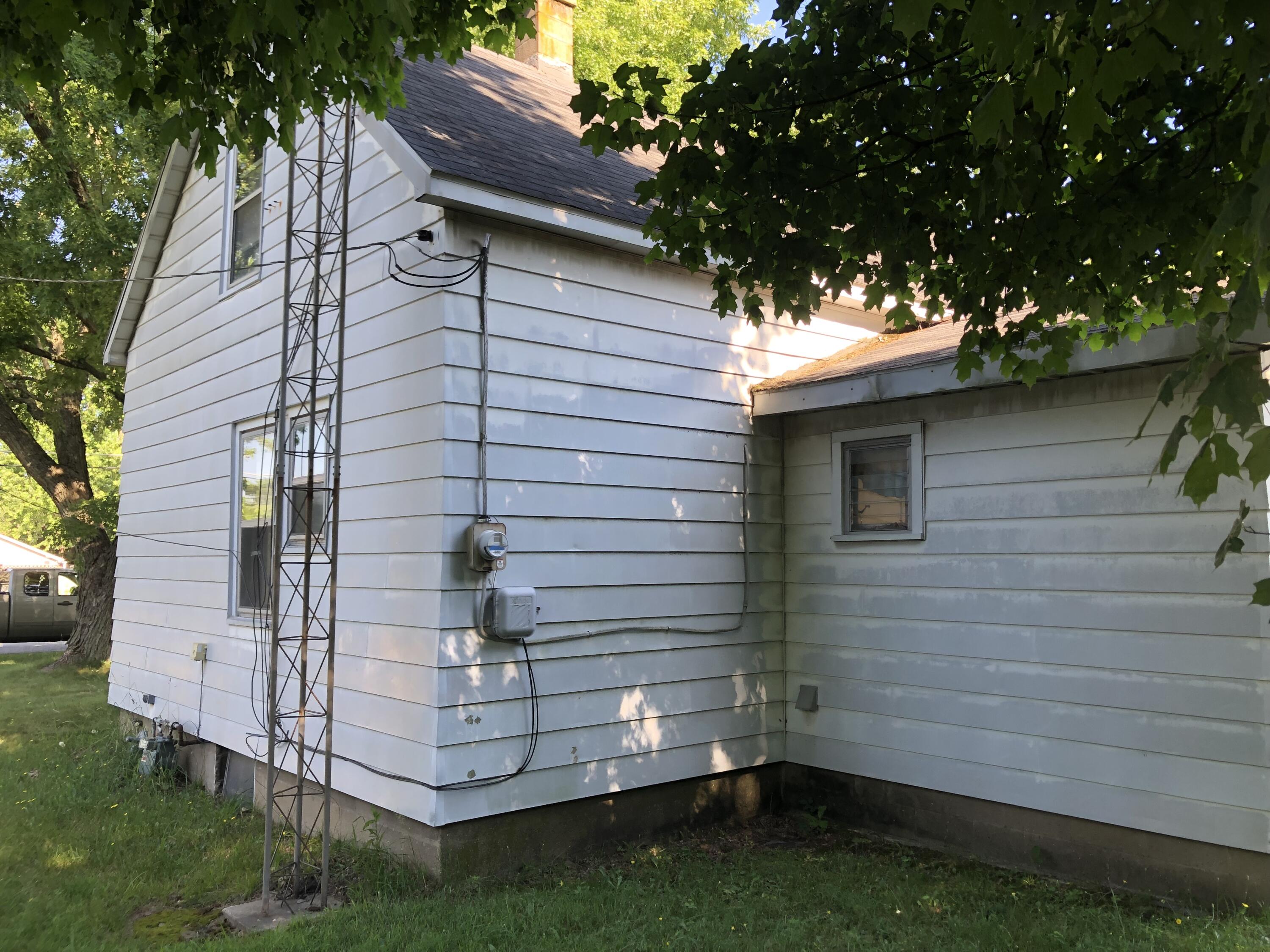 1483 Rose Avenue Benton Harbor MI 49022