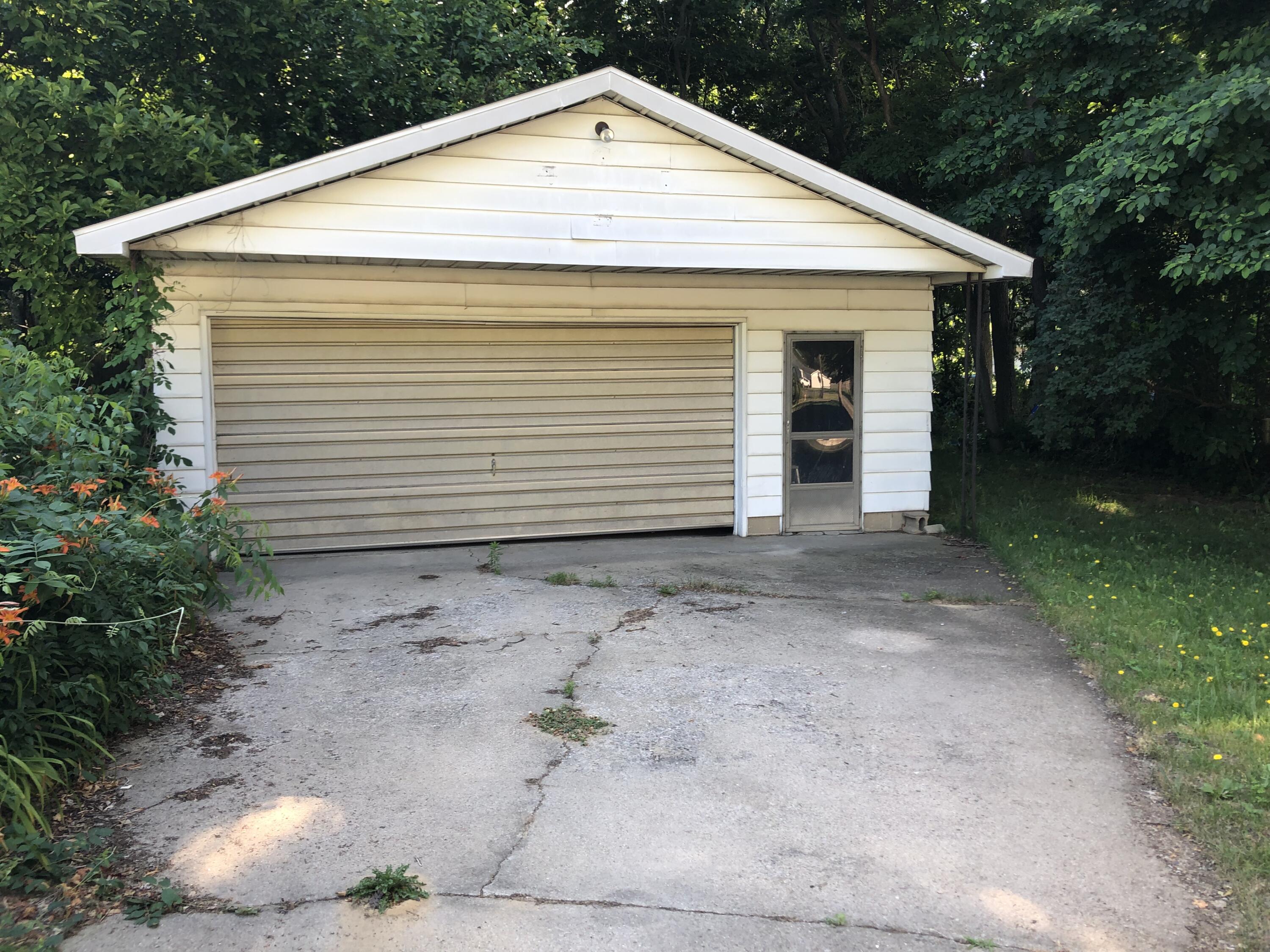 1483 Rose Avenue Benton Harbor MI 49022