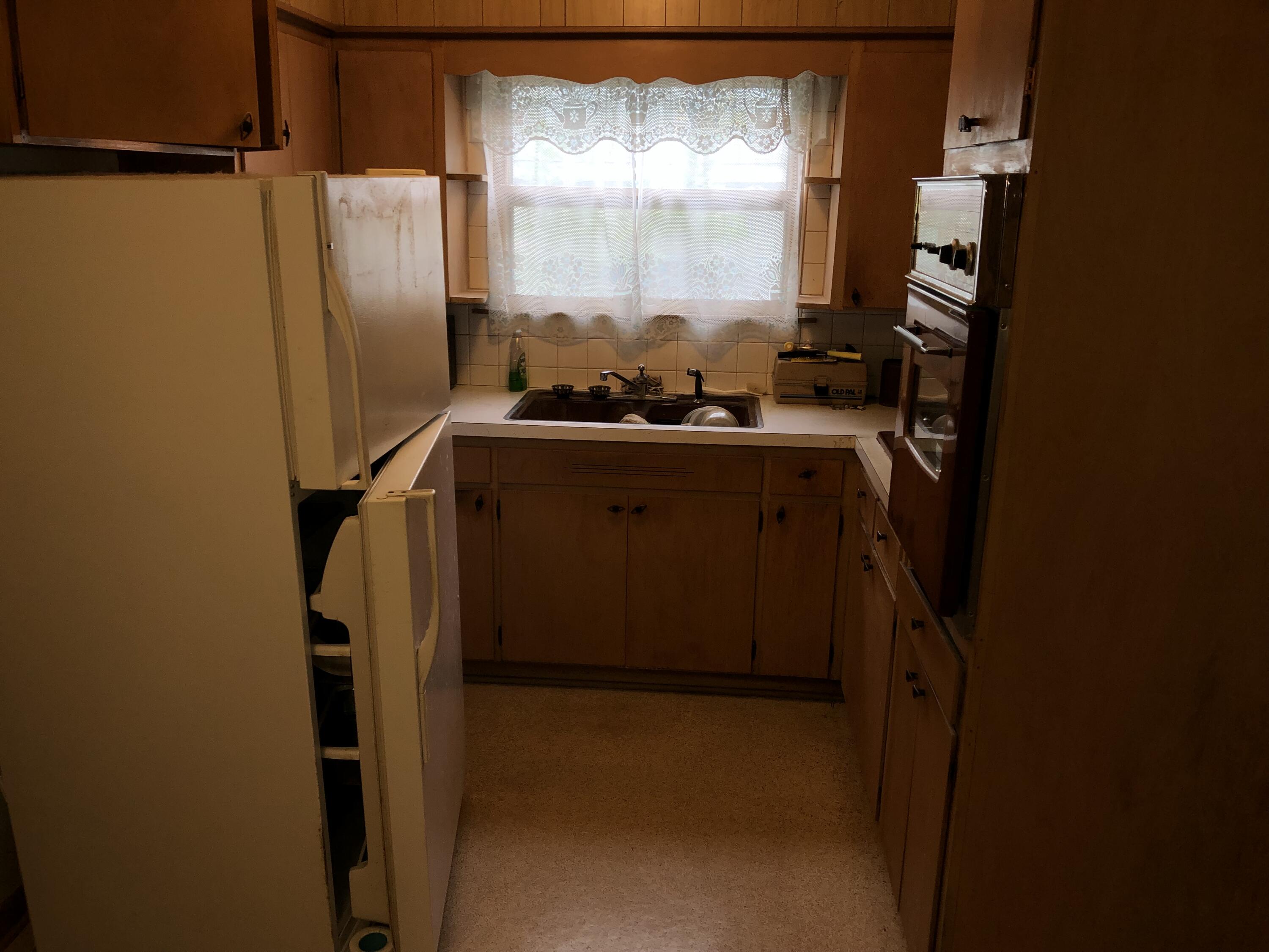 1483 Rose Avenue Benton Harbor MI 49022