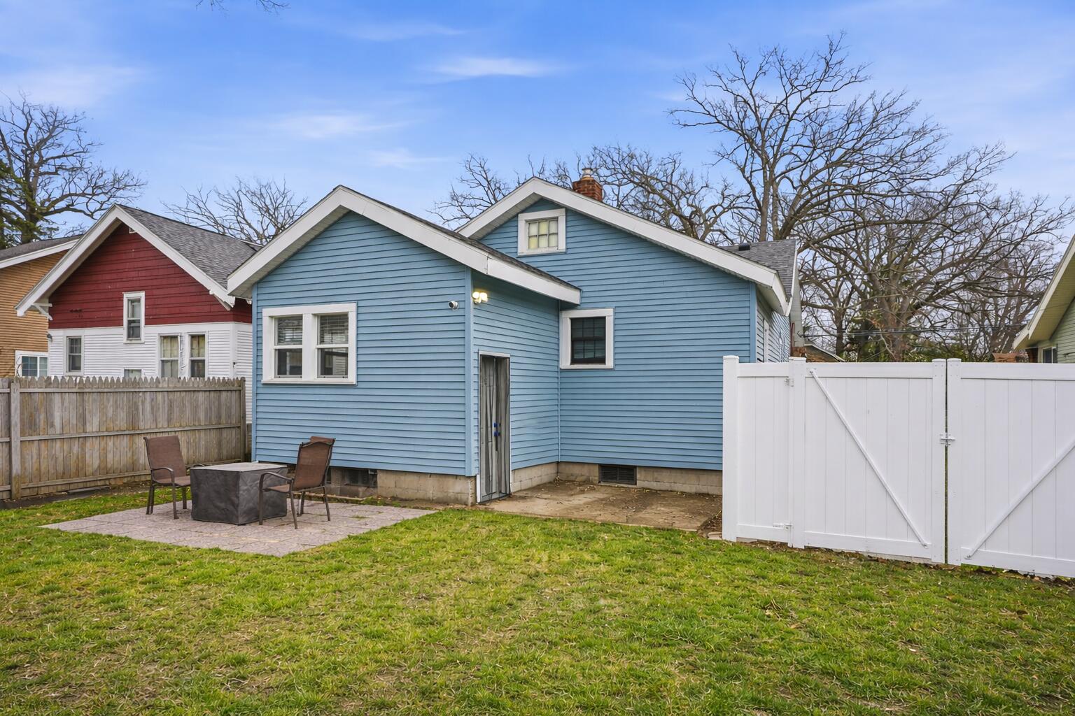 1743 Paris Avenue SE Grand Rapids MI 49507