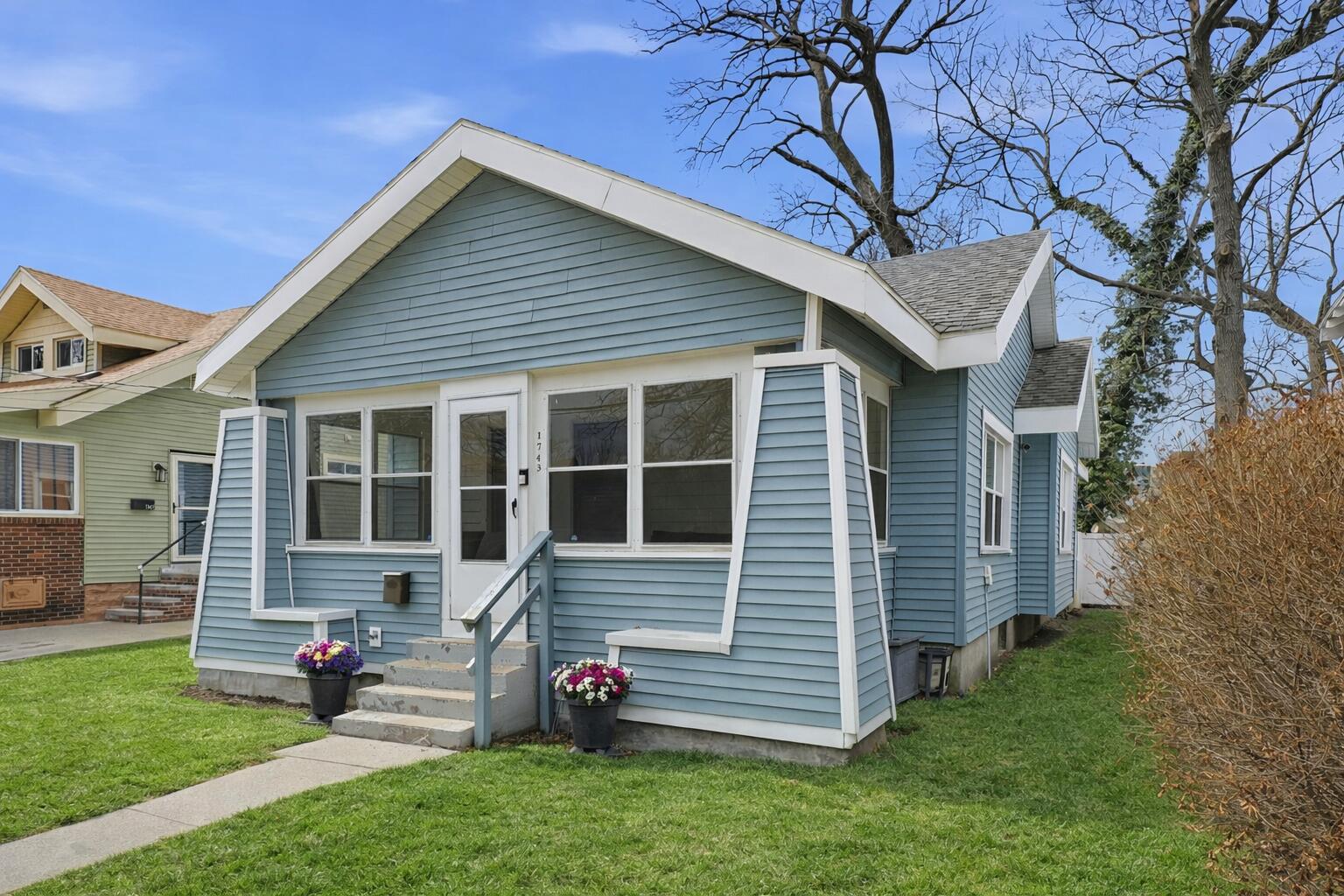 1743 Paris Avenue SE Grand Rapids MI 49507