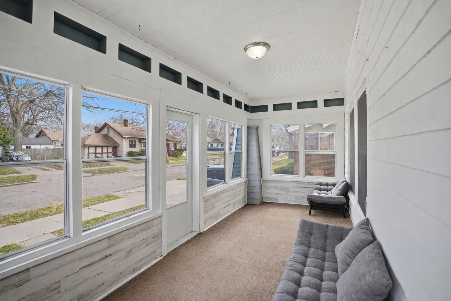 1743 Paris Avenue SE Grand Rapids MI 49507