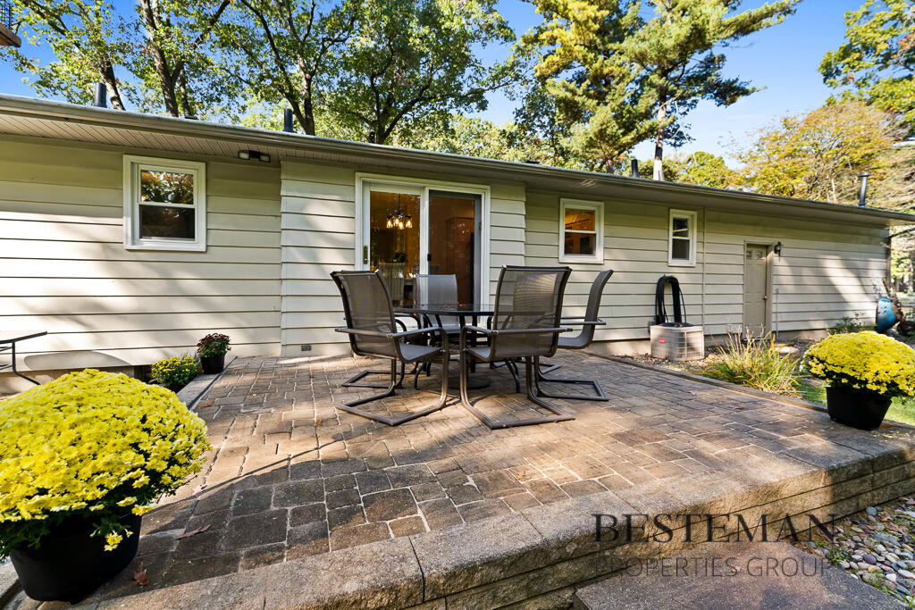 740 E Fennwood Circle Muskegon MI 49445