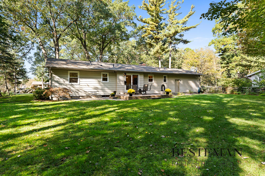 740 E Fennwood Circle Muskegon MI 49445