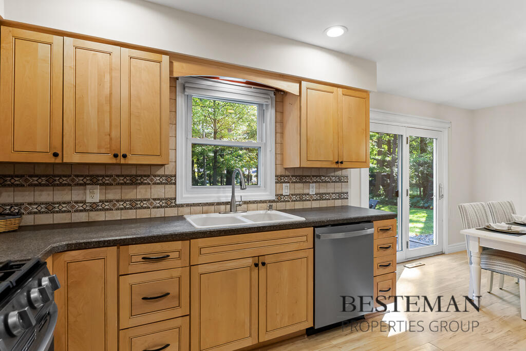 740 E Fennwood Circle Muskegon MI 49445