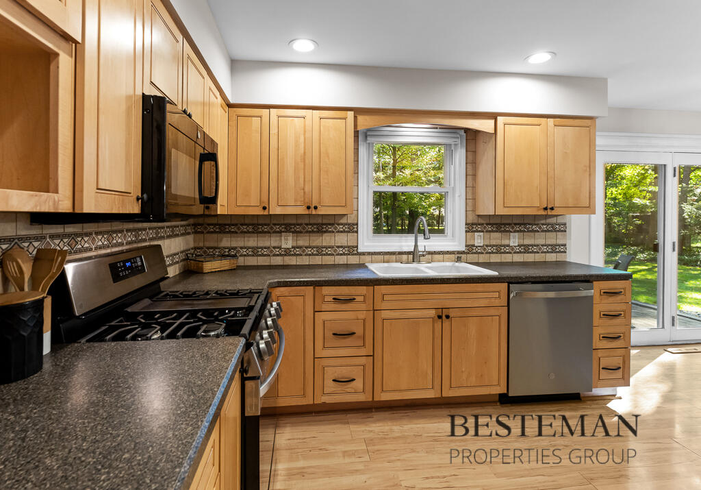 740 E Fennwood Circle Muskegon MI 49445