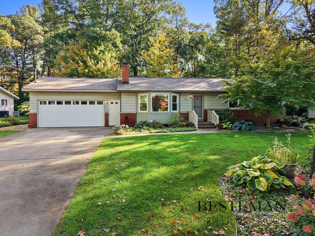 740 E Fennwood Circle Muskegon MI 49445