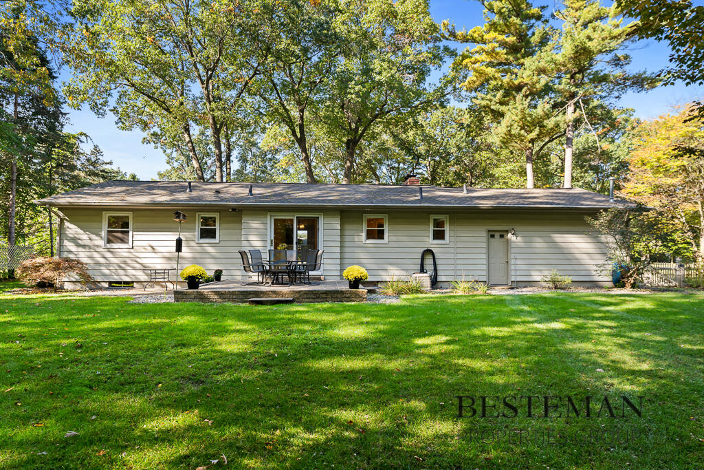 740 E Fennwood Circle Muskegon MI 49445