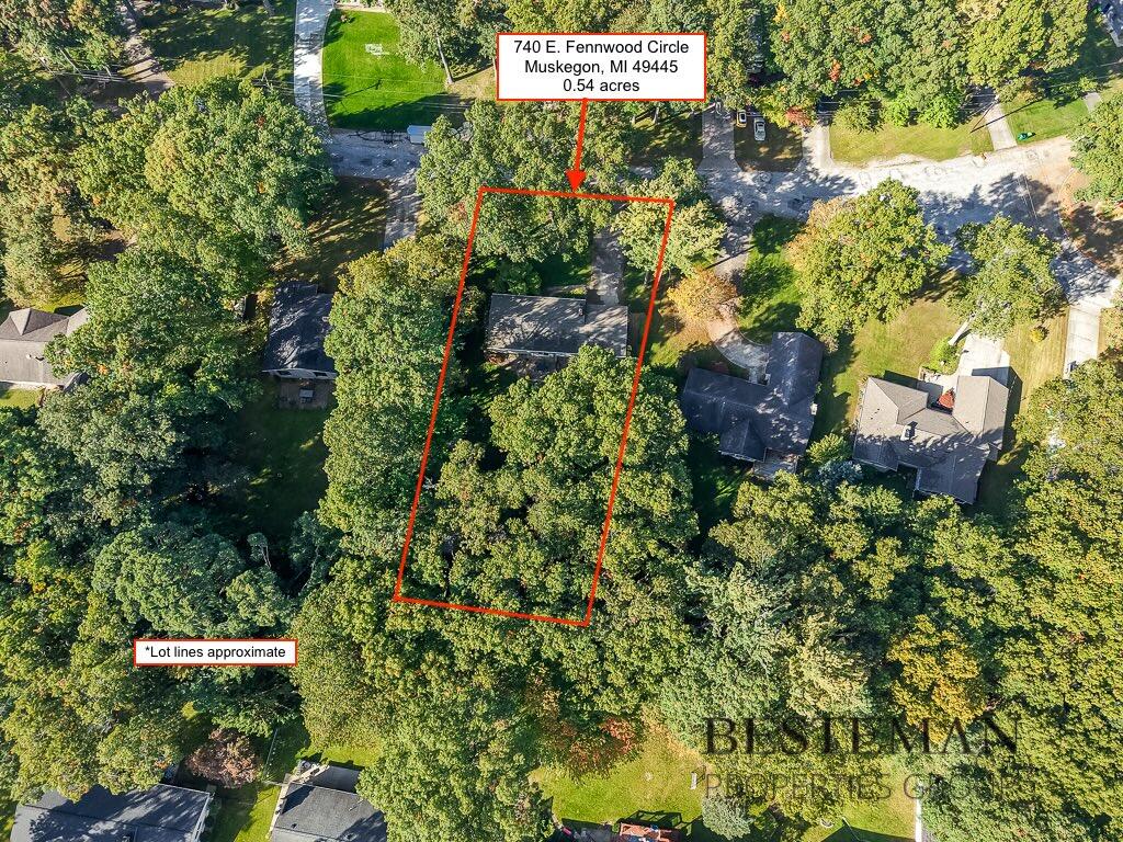 740 E Fennwood Circle Muskegon MI 49445