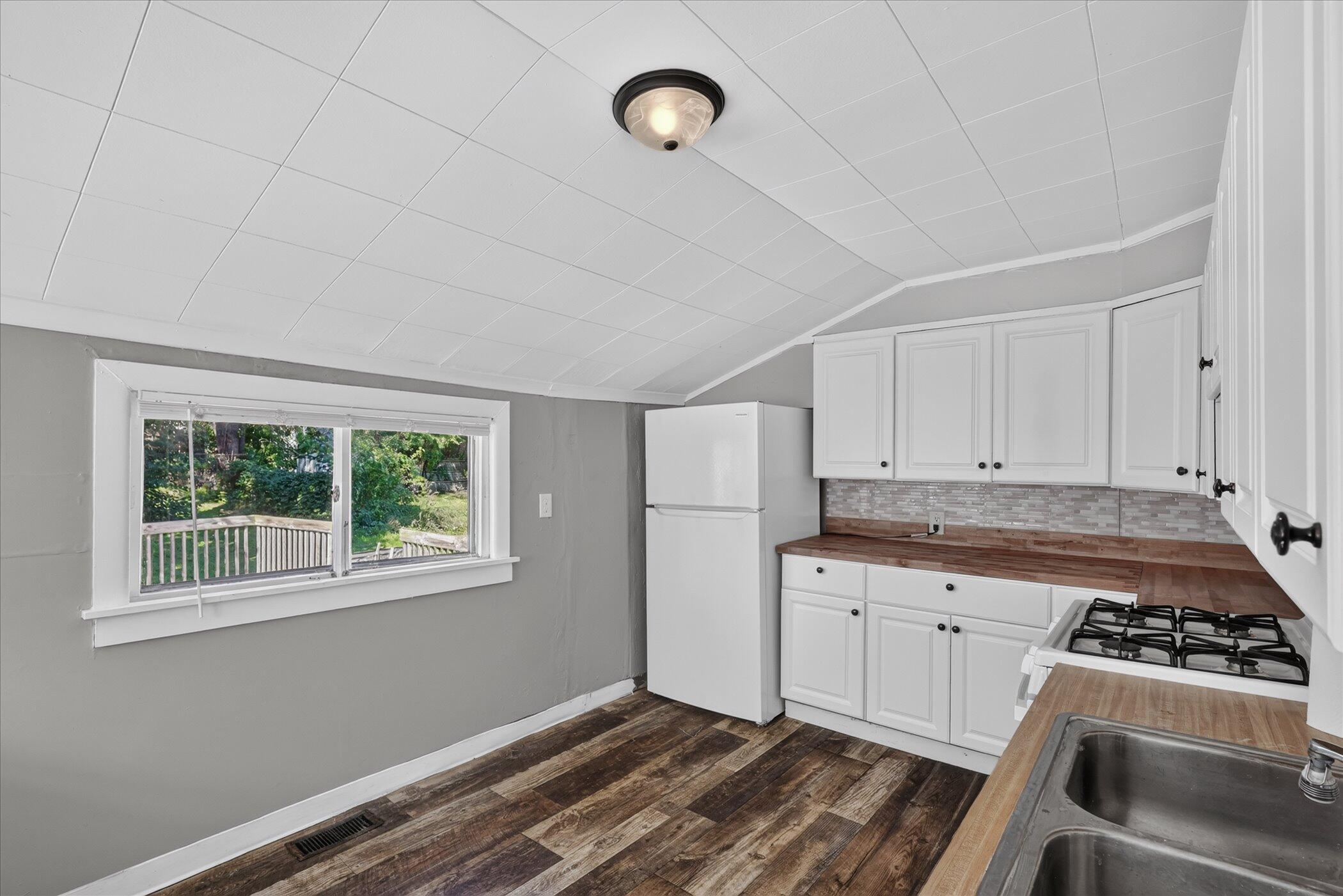 945 Jennette Avenue NW Grand Rapids MI 49504