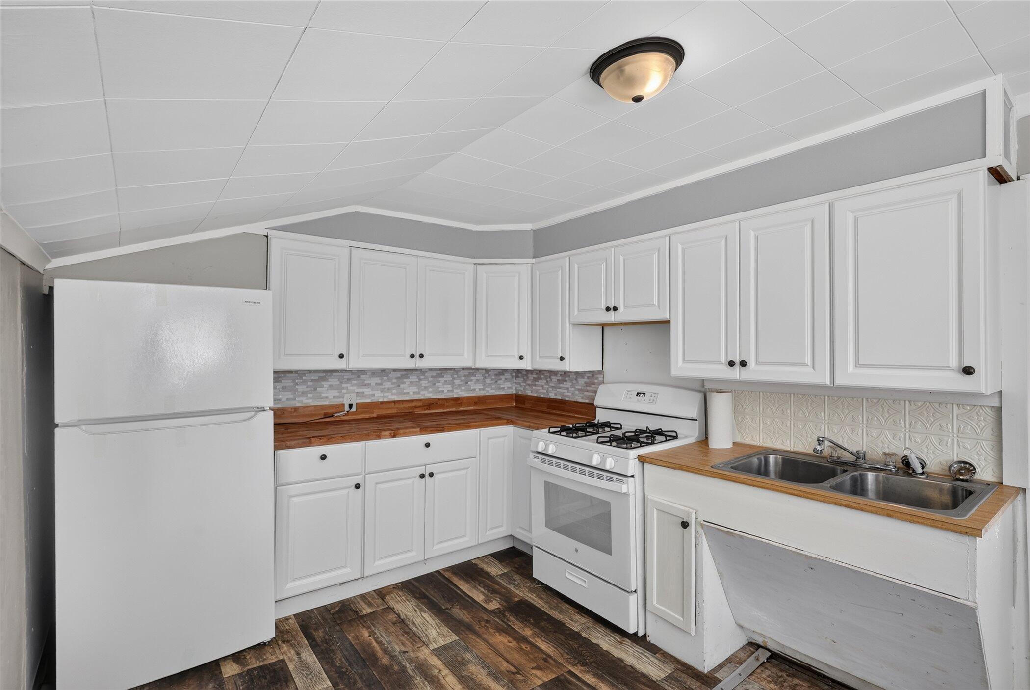 945 Jennette Avenue NW Grand Rapids MI 49504