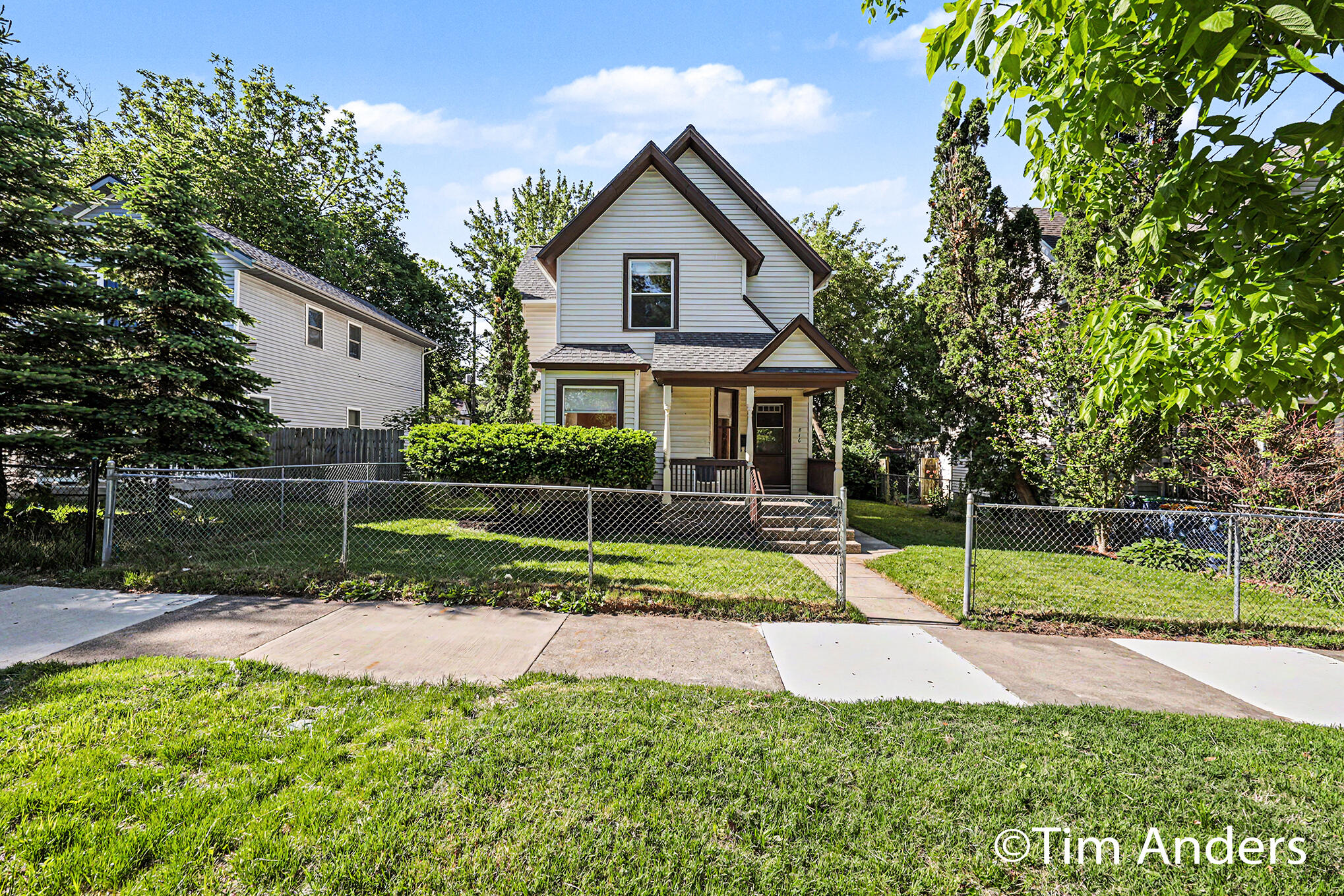 816 Innes Street NE Grand Rapids MI 49503