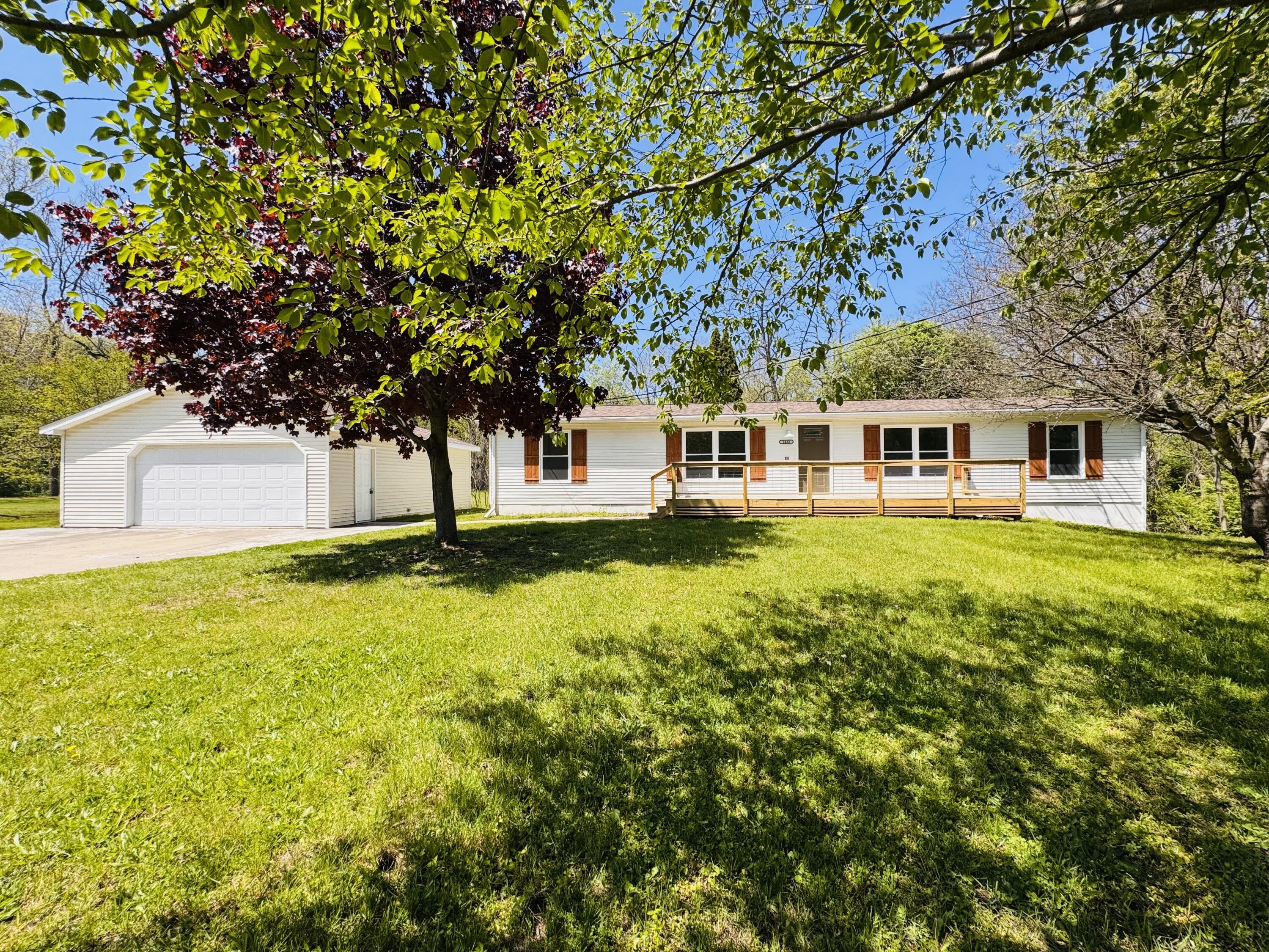 2432 Bond Street Niles MI 49120