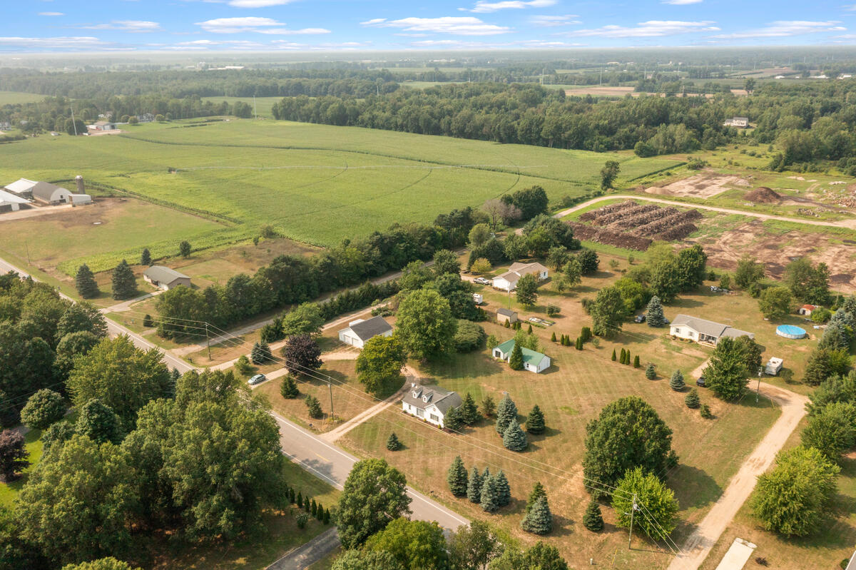 10681 Fillmore Street Zeeland MI 49464