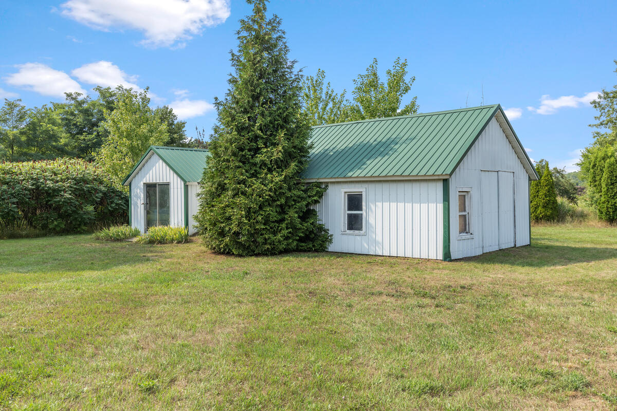 10681 Fillmore Street Zeeland MI 49464