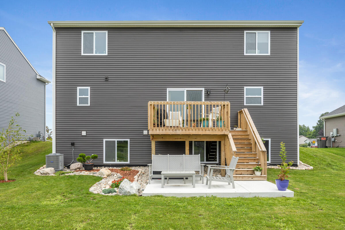13662 Oasis Avenue Holland MI 49424