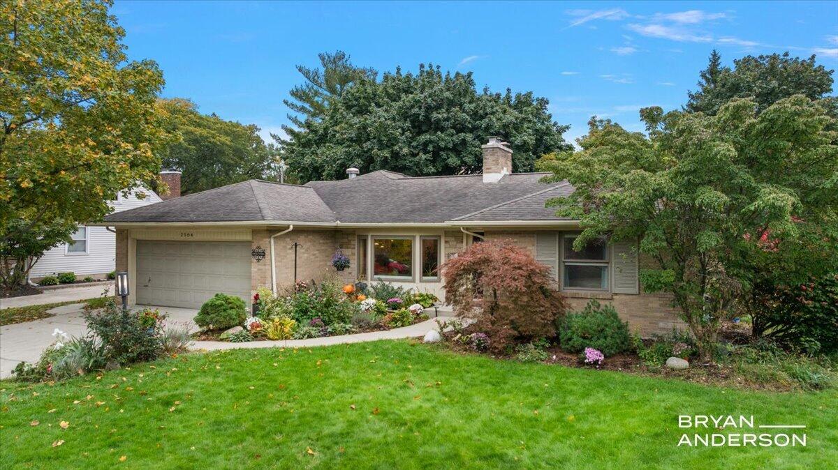 2504 Beechwood Drive SE East Grand Rapids MI 49506