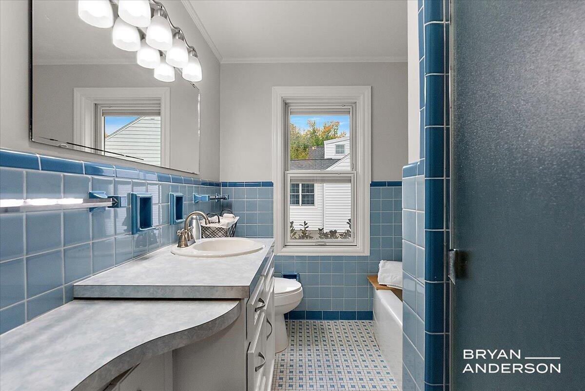 2504 Beechwood Drive SE East Grand Rapids MI 49506