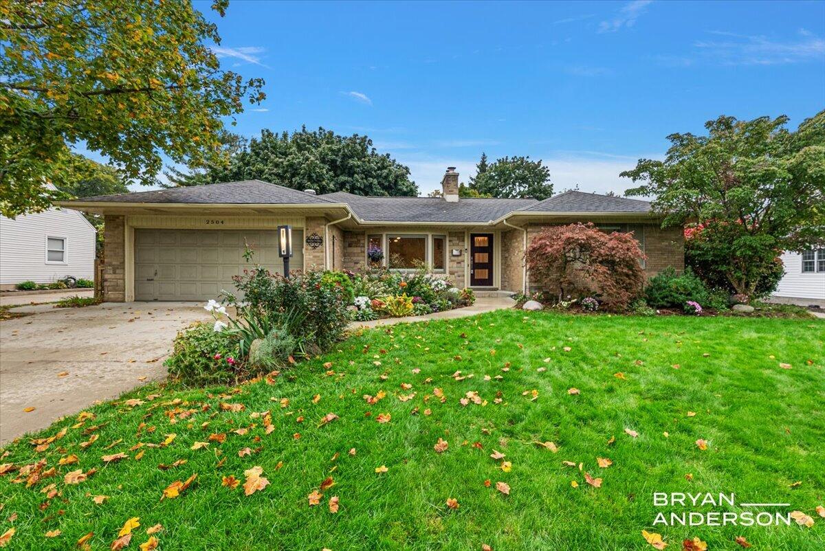 2504 Beechwood Drive SE East Grand Rapids MI 49506