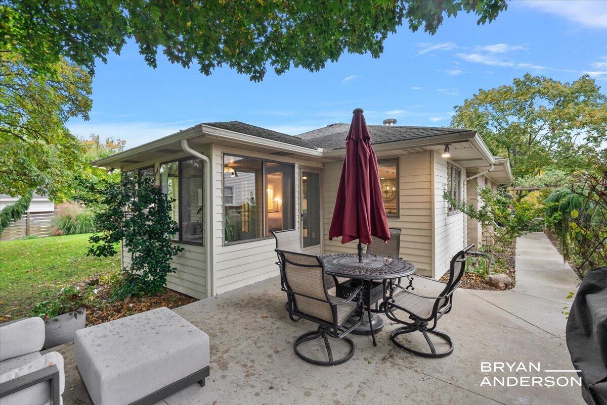 2504 Beechwood Drive SE East Grand Rapids MI 49506