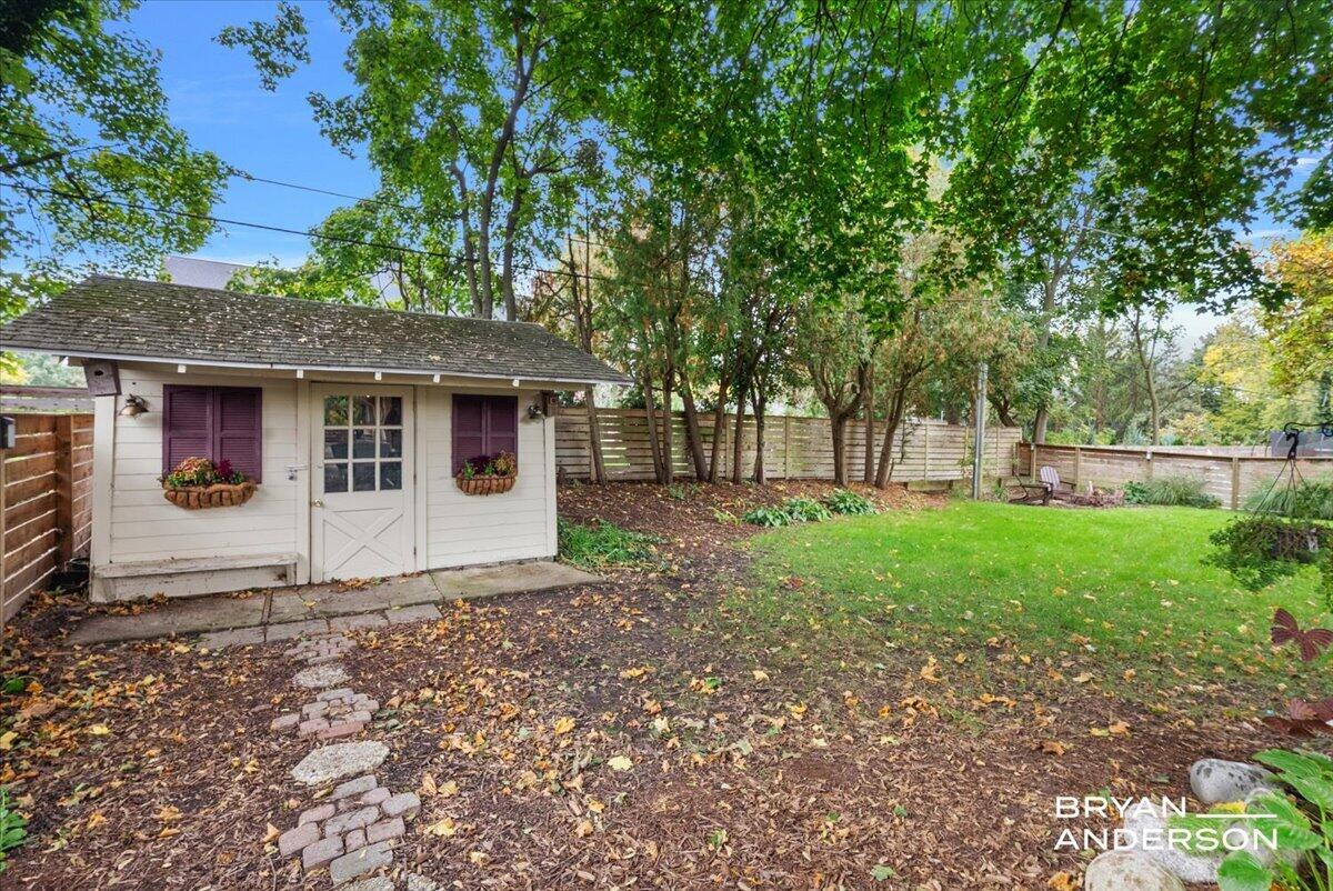 2504 Beechwood Drive SE East Grand Rapids MI 49506