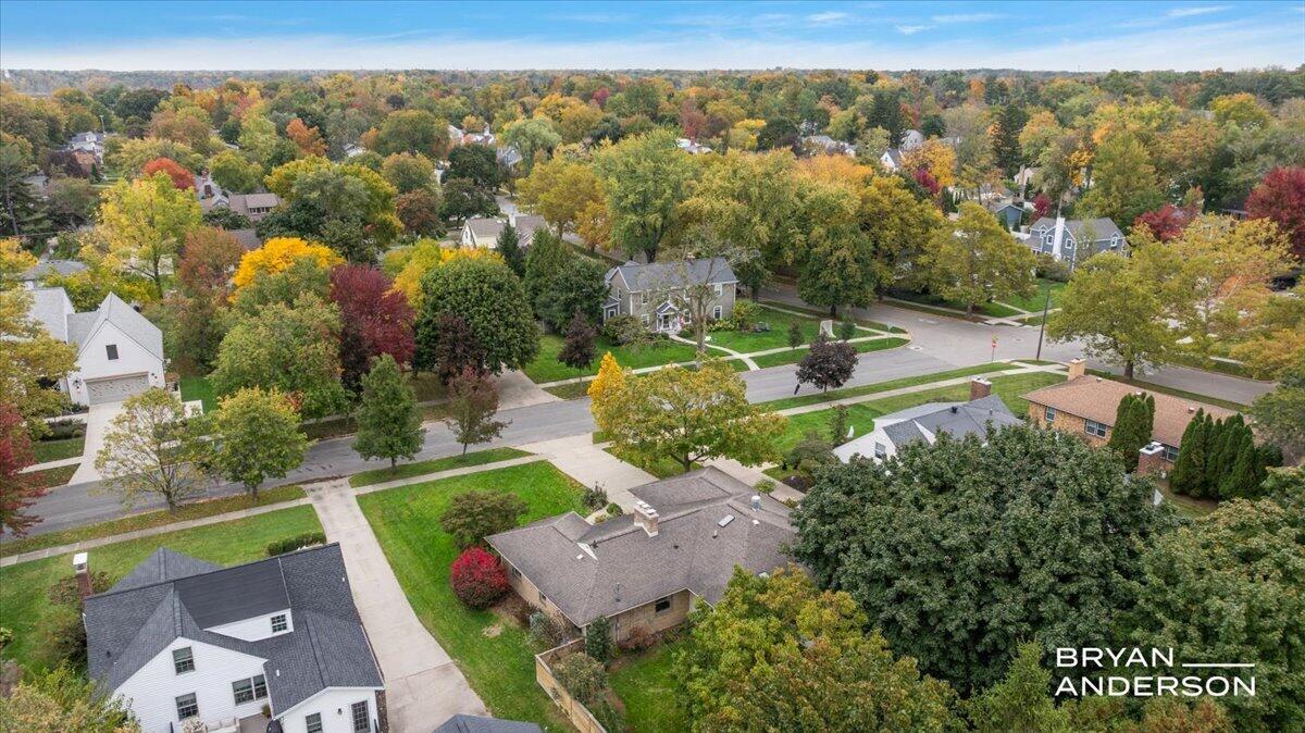 2504 Beechwood Drive SE East Grand Rapids MI 49506