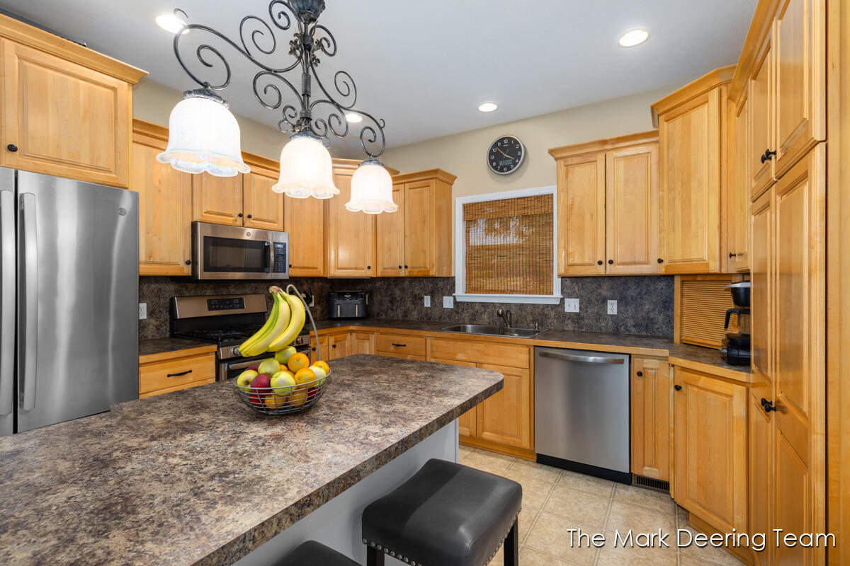 3127 Royal Hannah Drive NE Rockford MI 49341